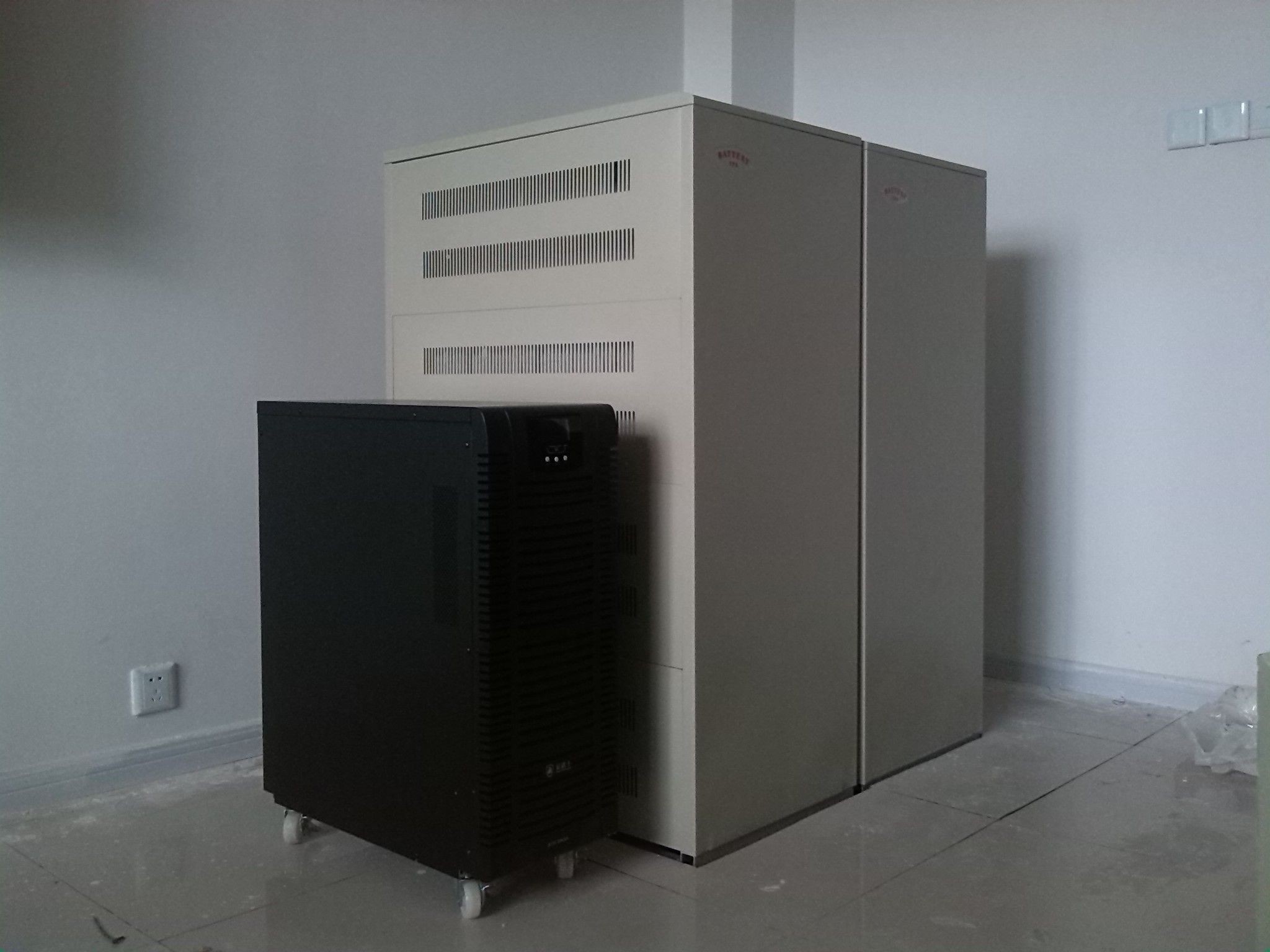 �����Ж|�ۅ^(q��)�ɳ�С�W(xu��)2013��W(xu��)У�C��UPS��ُ�Ŀ